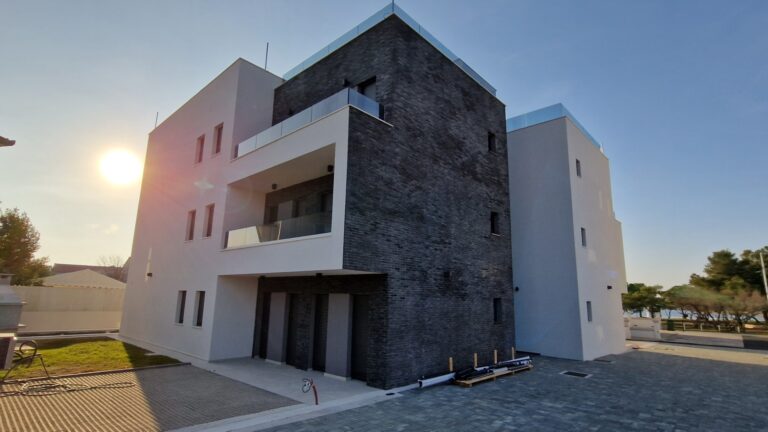 Umeblowany luksusowy apartament w pierwszym rzędzie do morza - widok na morze, Sukošan A Emporia Nekretnine Zadar