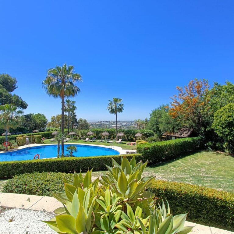 Hiszpania, Nueva Andalucía: Komfortowy apartament na środkowym piętrze E D B Fc C B B D Aa