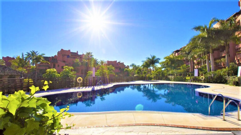 Środkowopiętrowy apartament do zakupienia w Estepona, Hiszpania E D B Fc C B B D Aa