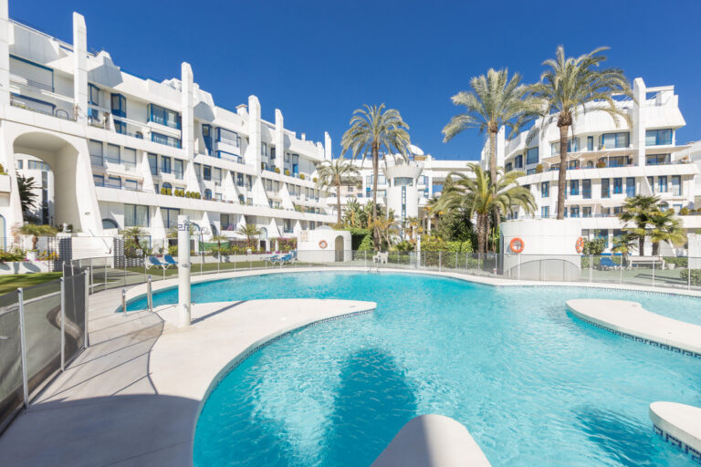 Apartament na parterze w Marbella, Hiszpania: Na sprzedaż E D B Fc C B B D Aa