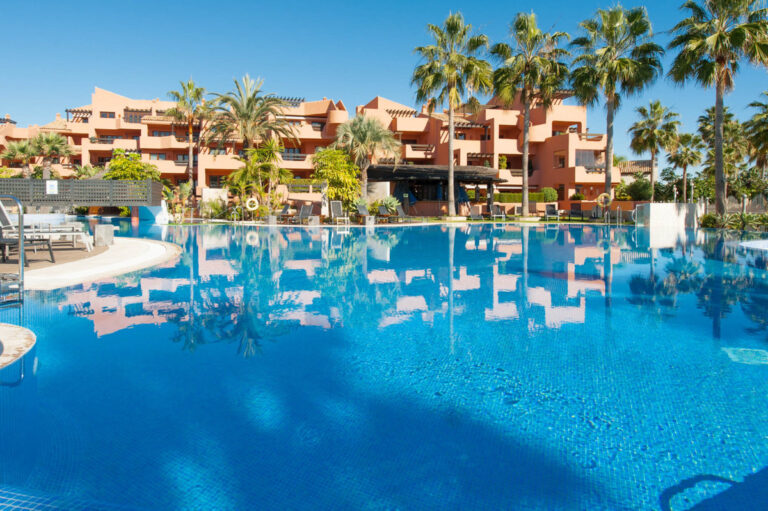 Hiszpania, Estepona: Apartament na środkowym piętrze na sprzedaż E D B Fc C B B D Aa