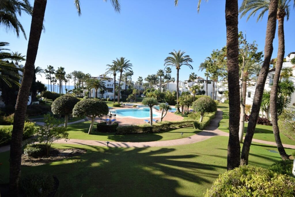 Apartament w Estepona na środkowym piętrze, Hiszpania E D B Fc C B B D Aa