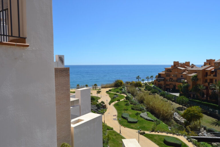 Apartament na sprzedaż w Estepona, Hiszpania, na środkowym piętrze E D B Fc C B B D Aa