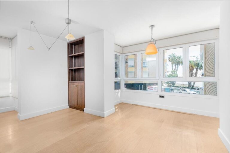 Apartament na sprzedaż na środkowym piętrze w Malaga Hiszpania E D B Fc C B B D Aa