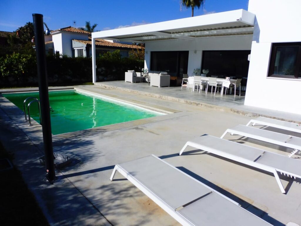 Marbella, Hiszpania: Oferta wolnostojącej willi E D B Fc C B B D Aa