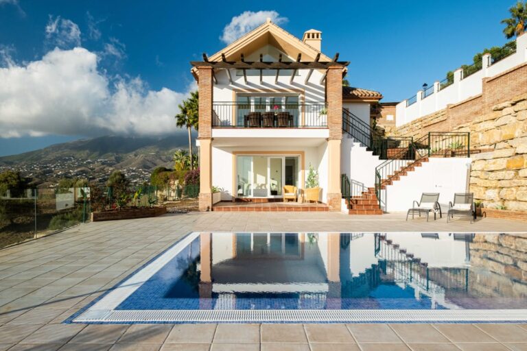 Detached Villa, House in Sierrezuela Hiszpania E D B Fc C B B D Aa
