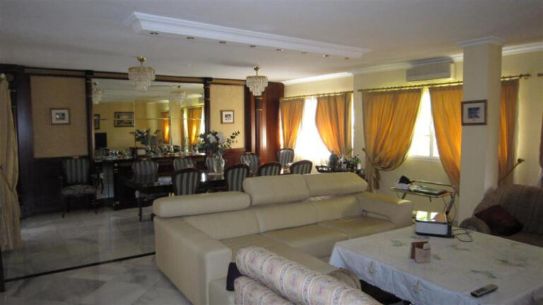 Penthouse oferujący wyjątkowy widok w Fuengirola, Hiszpania E D B Fc C B B D Aa