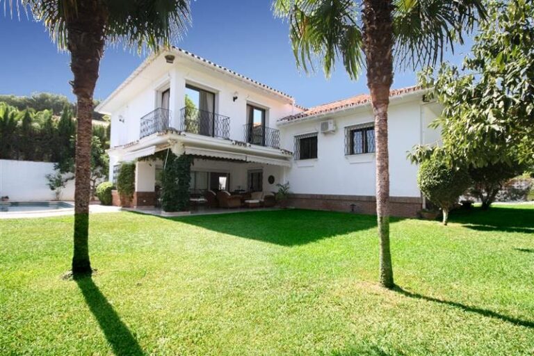 Detached Villa, House in Los Monteros Hiszpania E D B Fc C B B D Aa
