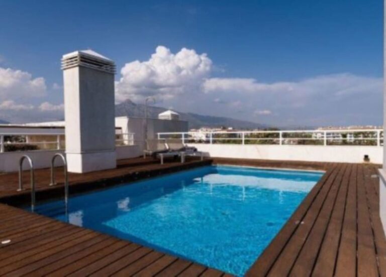 Penthouse z widokiem na morze w Puerto Banús, Hiszpania E D B Fc C B B D Aa