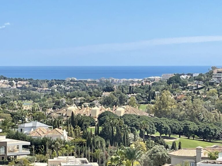 Penthouse w Nueva Andalucía z widokiem, Hiszpania E D B Fc C B B D Aa