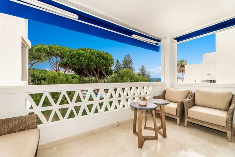 Apartament w Puerto Banús: Na sprzedaż, środkowe piętro, Hiszpania E D B Fc C B B D Aa