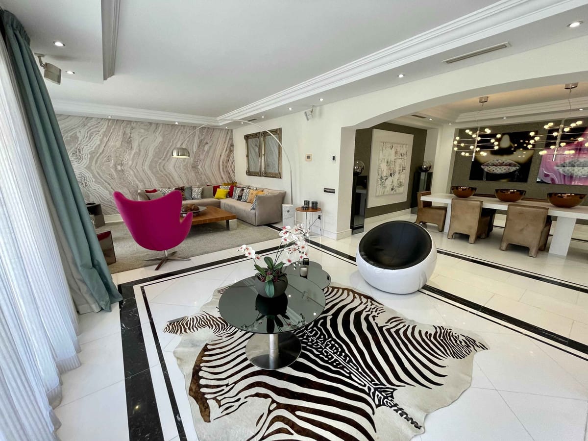 Puerto Banús: Sprzedaż apartamentu na środkowym piętrze, Hiszpania E D B Fc C B B D Aa