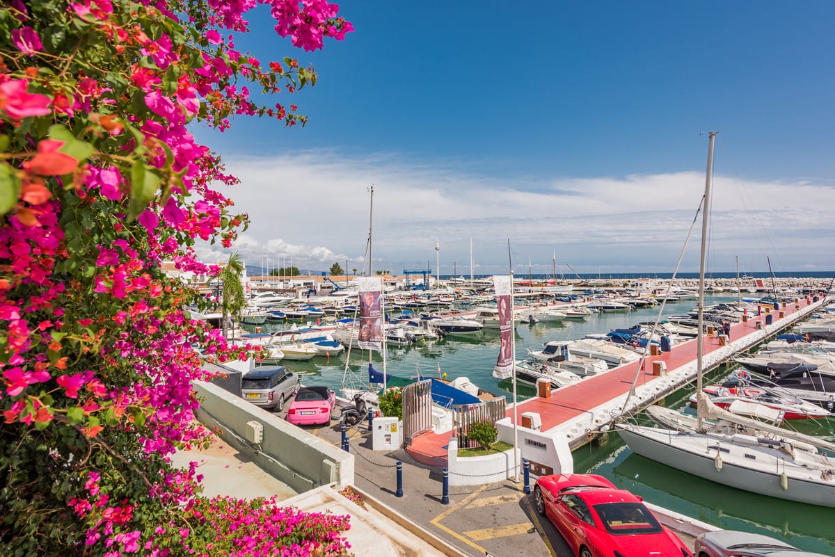 Sprzedam apartament na środkowym piętrze: Puerto Banús, Hiszpania E D B Fc C B B D Aa
