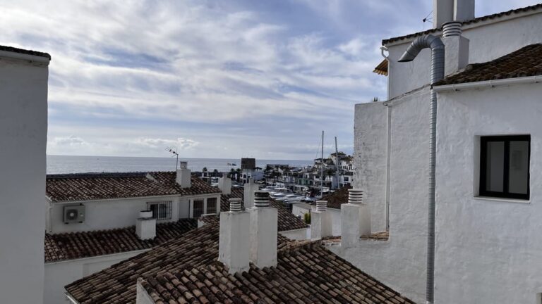 Apartament, Apartament na najwyższym piętrze w Puerto Banús Hiszpania E D B Fc C B B D Aa