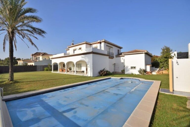 Detached Villa, House in Manilva Hiszpania E D B Fc C B B D Aa