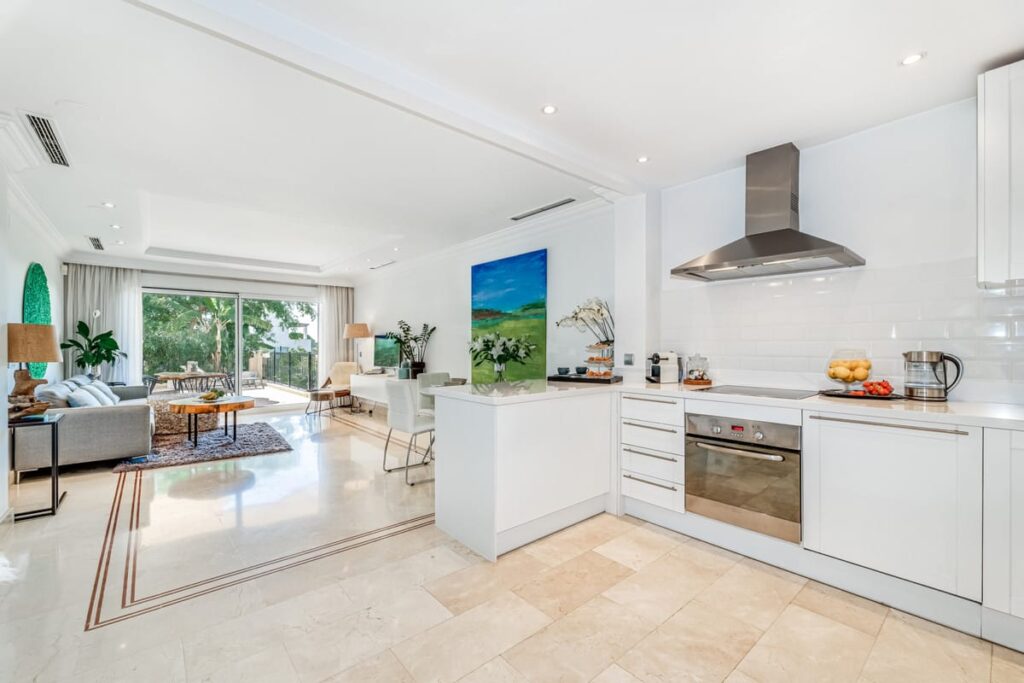 Oferowany apartament na środkowym piętrze, Nueva Andalucía E D B Fc C B B D Aa