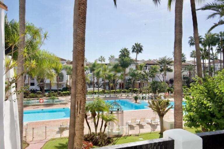 Middle Floor Apartment w The Golden Mile, Hiszpania na sprzedaż E D B Fc C B B D Aa