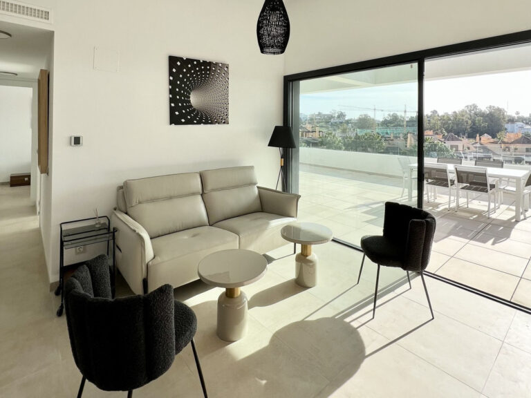 Apartament, Penthouse Duplex w Estepona Hiszpania E D B Fc C B B D Aa