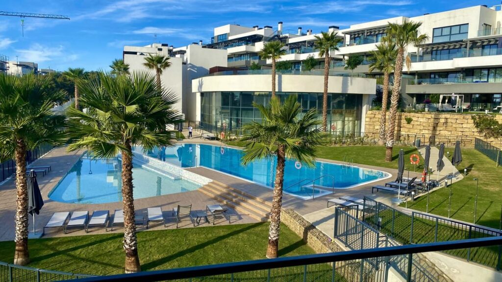 Hiszpański apartament na sprzedaż: Estepona, środkowe piętro E D B Fc C B B D Aa