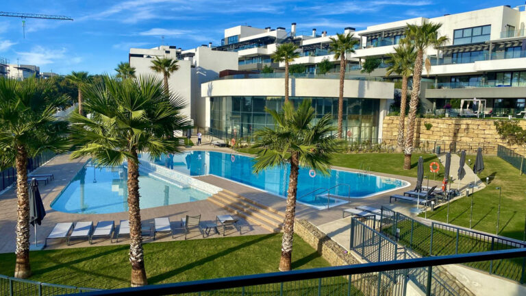 Hiszpański apartament na sprzedaż: Estepona, środkowe piętro E D B Fc C B B D Aa