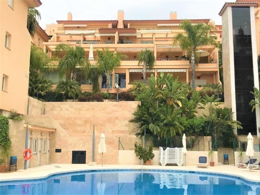Mieszkanie na parterze w Nueva Andalucía, Hiszpania E D B Fc C B B D Aa