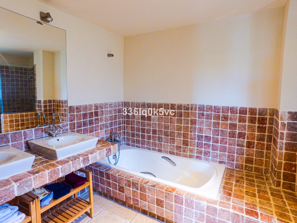 Przestronny apartament na sprzedaż w Benahavís, Hiszpania Bb D Cb Dcdc B Ab C