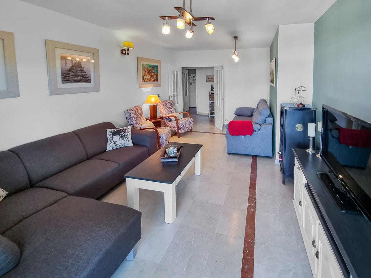 Apartament, Mieszkanie na średnim piętrze w San Luis de Sabinillas Hiszpania Bb D Cb Dcdc B Ab C