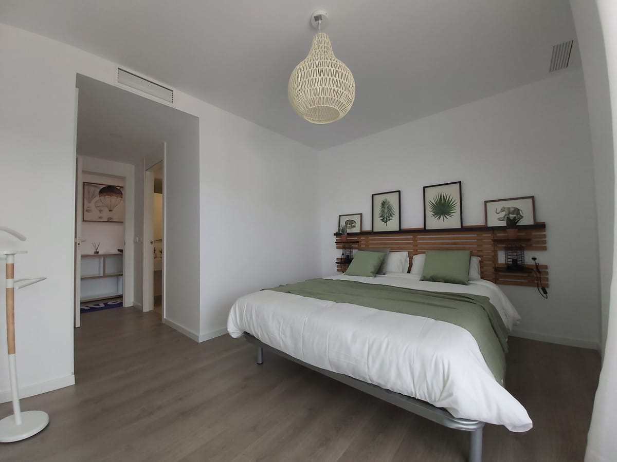 Hiszpania: Sprzedam apartament na środkowym piętrze w Estepona Bb D Cb Dcdc B Ab C