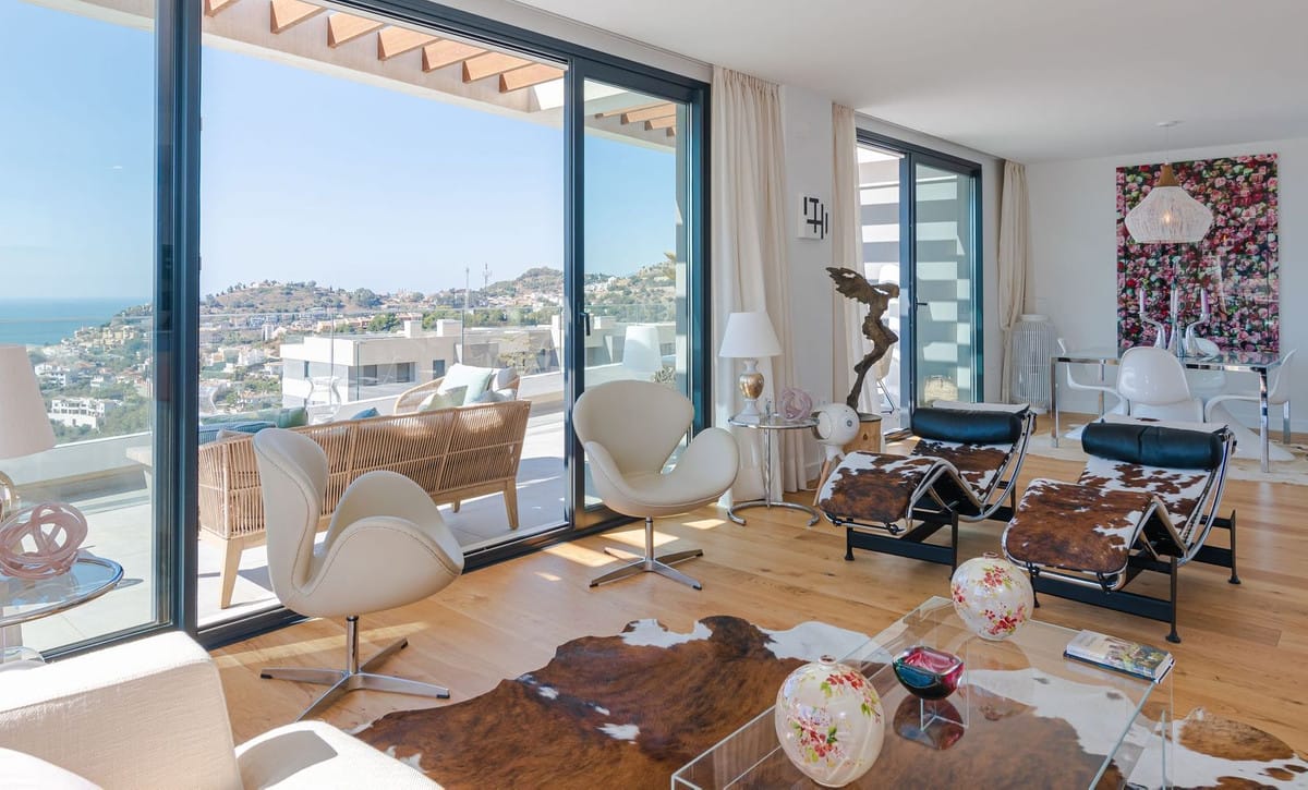Penthouse z tarasem w Málaga, Hiszpania Bb D Cb Dcdc B Ab C