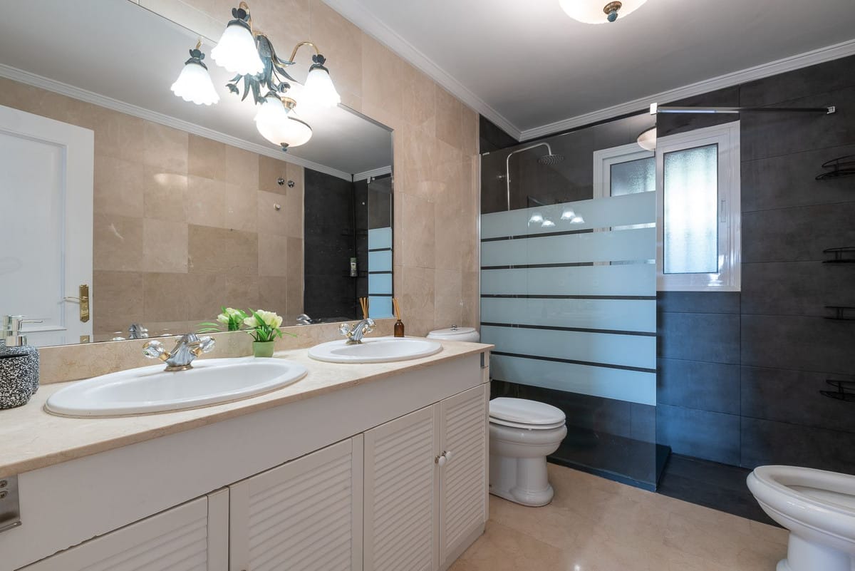 Uroczy apartament na sprzedaż w Benahavís, Hiszpania A Ad A Cb A D A