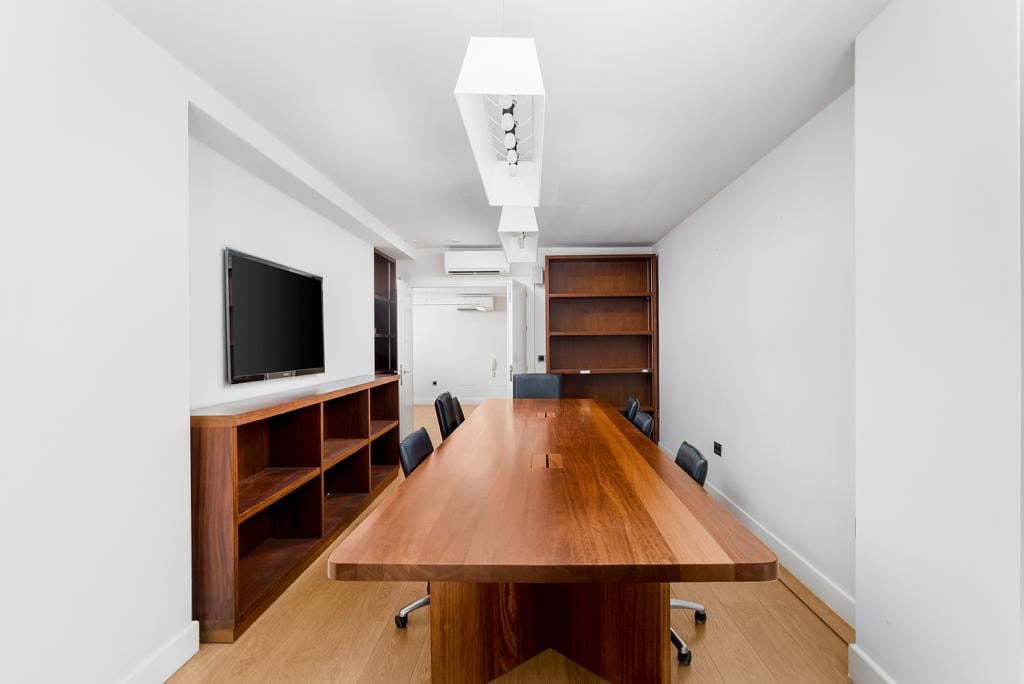 Apartament na sprzedaż na środkowym piętrze w Malaga Hiszpania A Ad A Cb A D A
