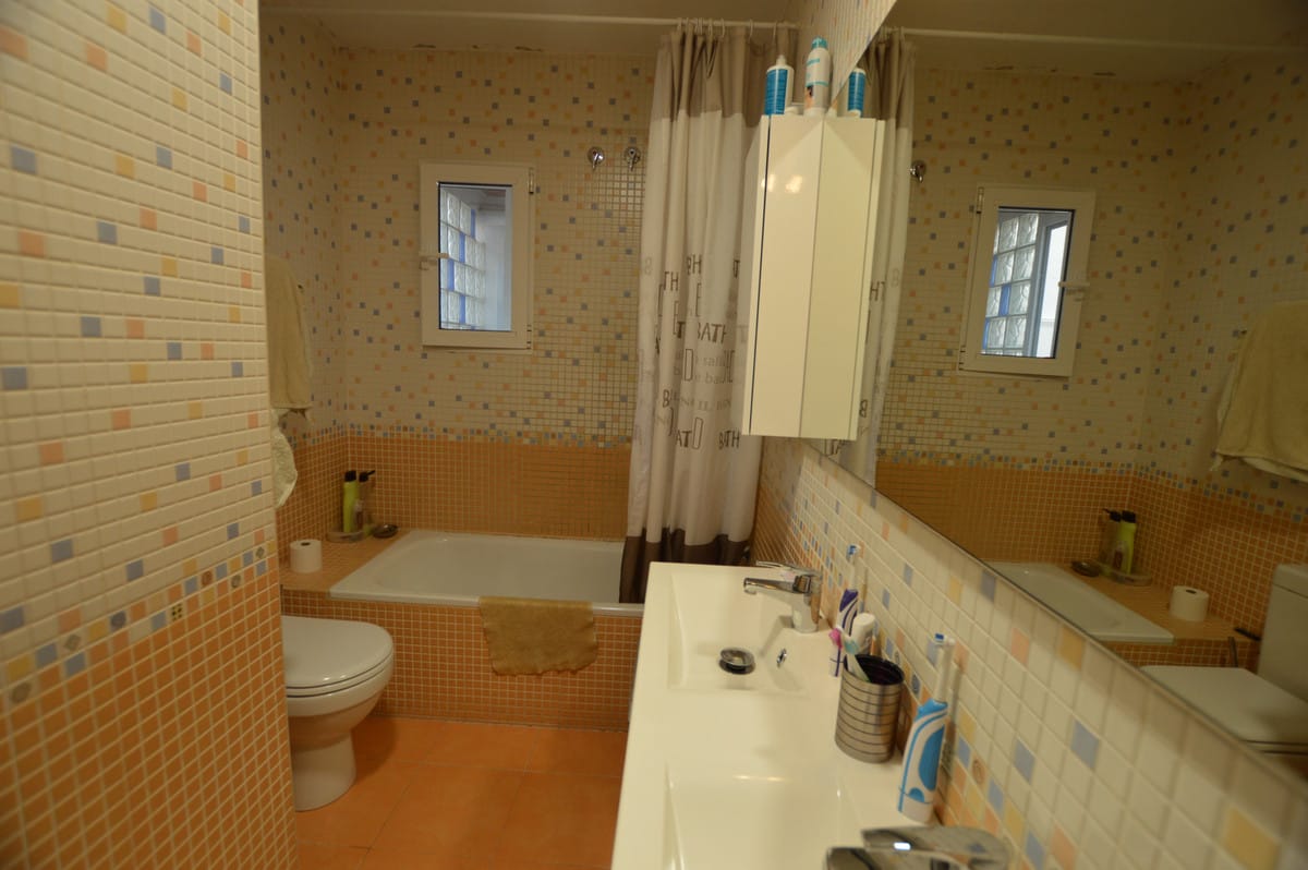 Apartament, Apartament na środkowym piętrze w Los Boliches Hiszpania A Ad A Cb A D A