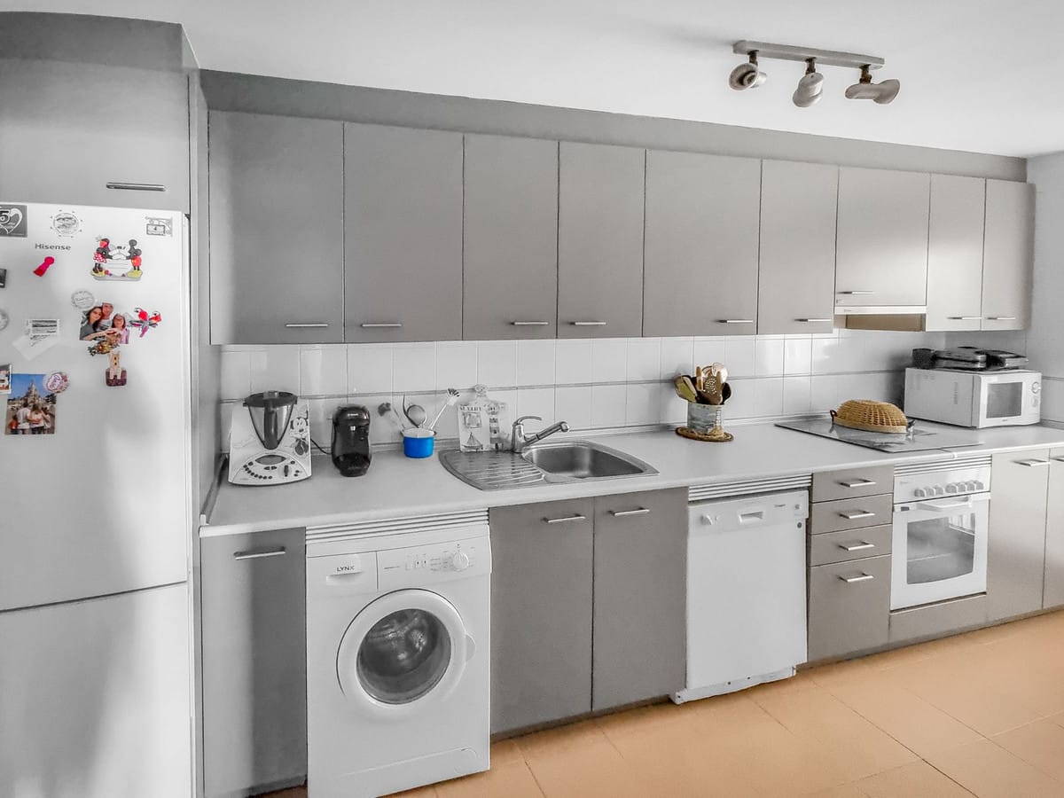 Apartament, Mieszkanie na średnim piętrze w San Luis de Sabinillas Hiszpania A Ad A Cb A D A