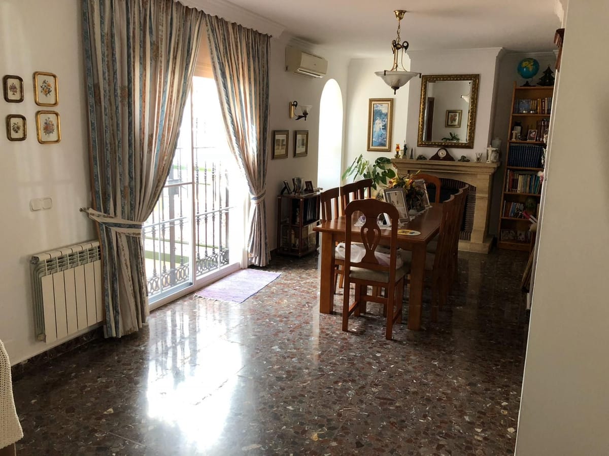 Wyjątkowy dom dostępny w Estepona, Hiszpania A Ad A Cb A D A