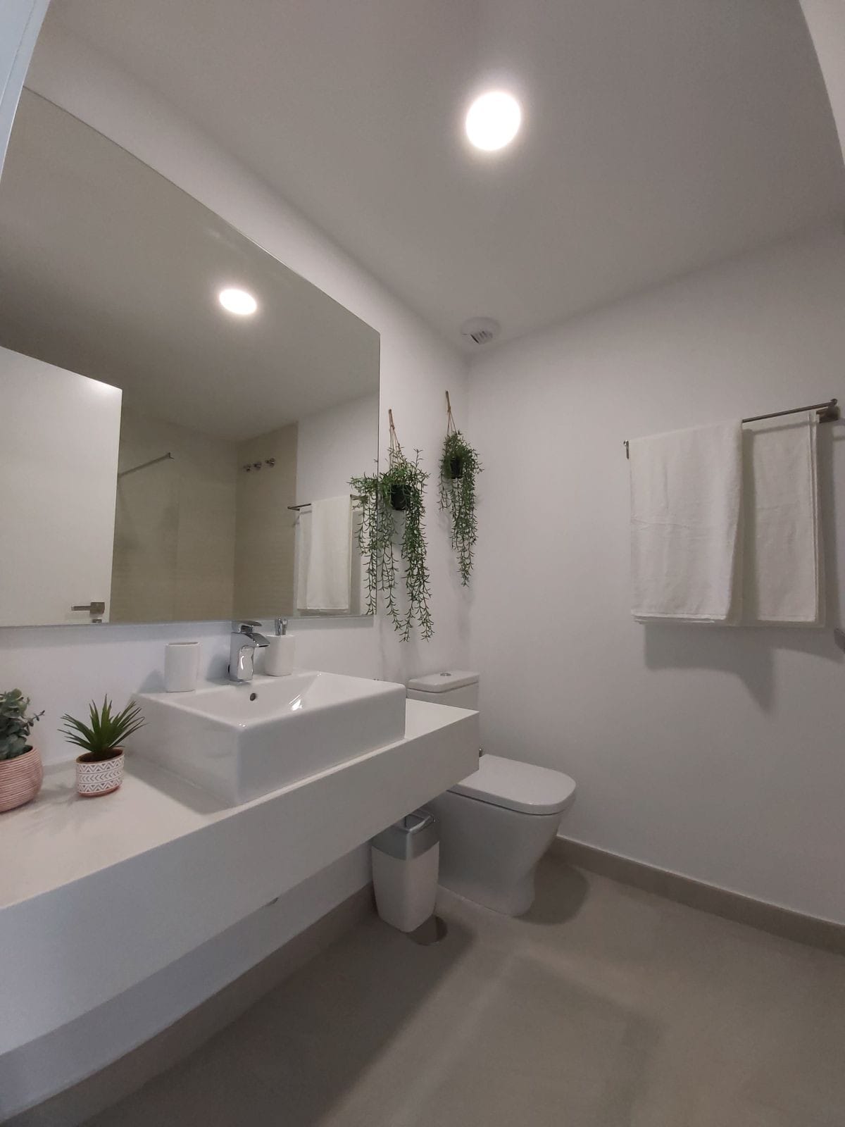 Hiszpania: Sprzedam apartament na środkowym piętrze w Estepona A Ad A Cb A D A