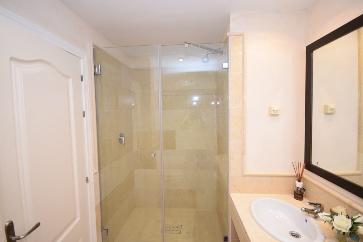 Przestronny apartament parterowy w Benahavís, Hiszpania Fcab C B Cd E