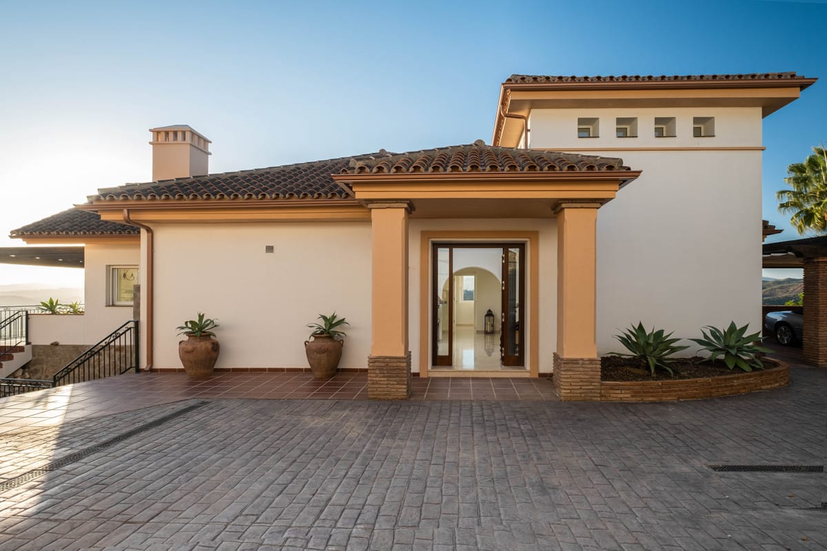Detached Villa, House in Sierrezuela Hiszpania Fcab C B Cd E