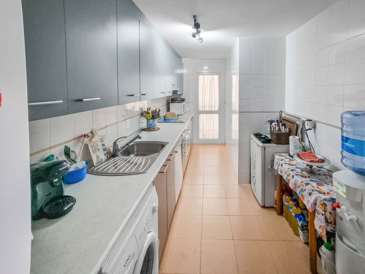 Apartament, Mieszkanie na średnim piętrze w San Luis de Sabinillas Hiszpania Fcab C B Cd E