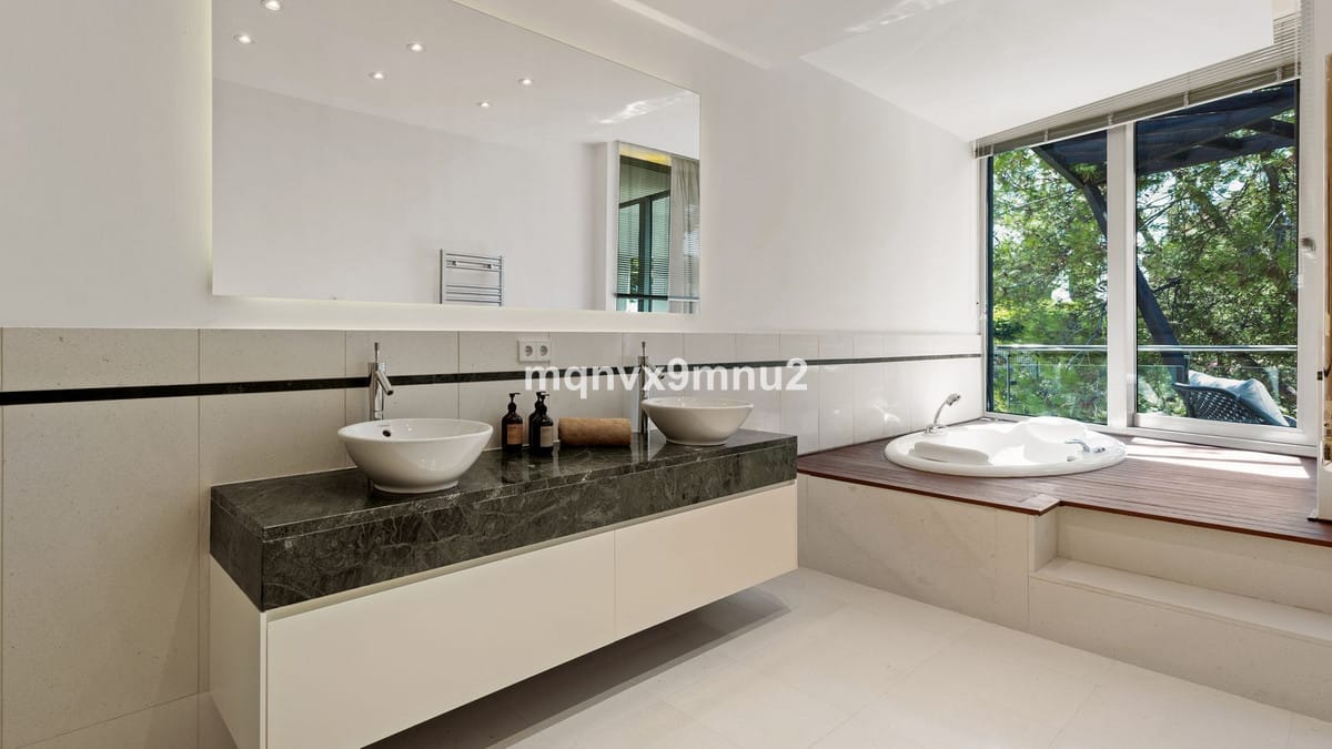 Dom, kamienica w Sierra Blanca Hiszpania Fd Dea Db C Ca B A