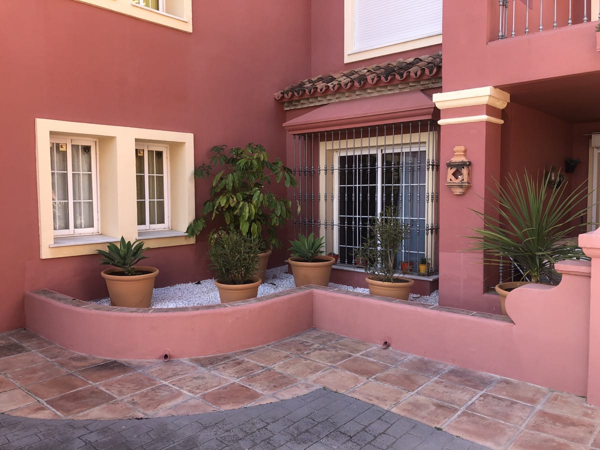 Apartament na parterze na sprzedaż w Monte Halcones Hiszpania Fd Dea Db C Ca B A