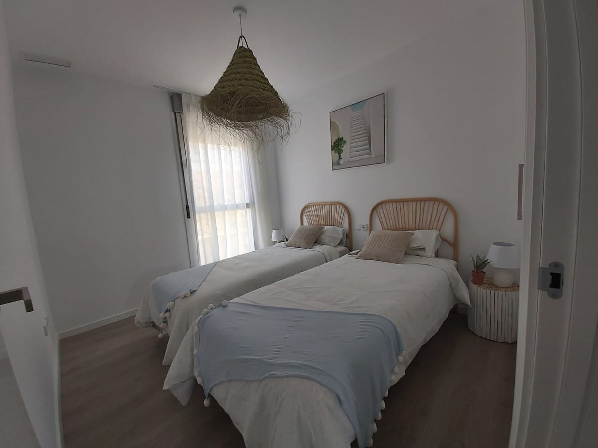 Hiszpania: Sprzedam apartament na środkowym piętrze w Estepona Fd Dea Db C Ca B A