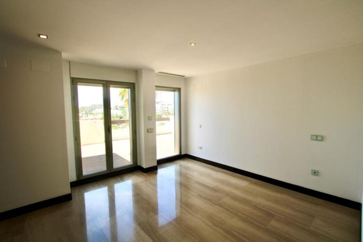 Penthouse na sprzedaż w Benahavís, Hiszpania D Dc C D Be E Dfe C F D