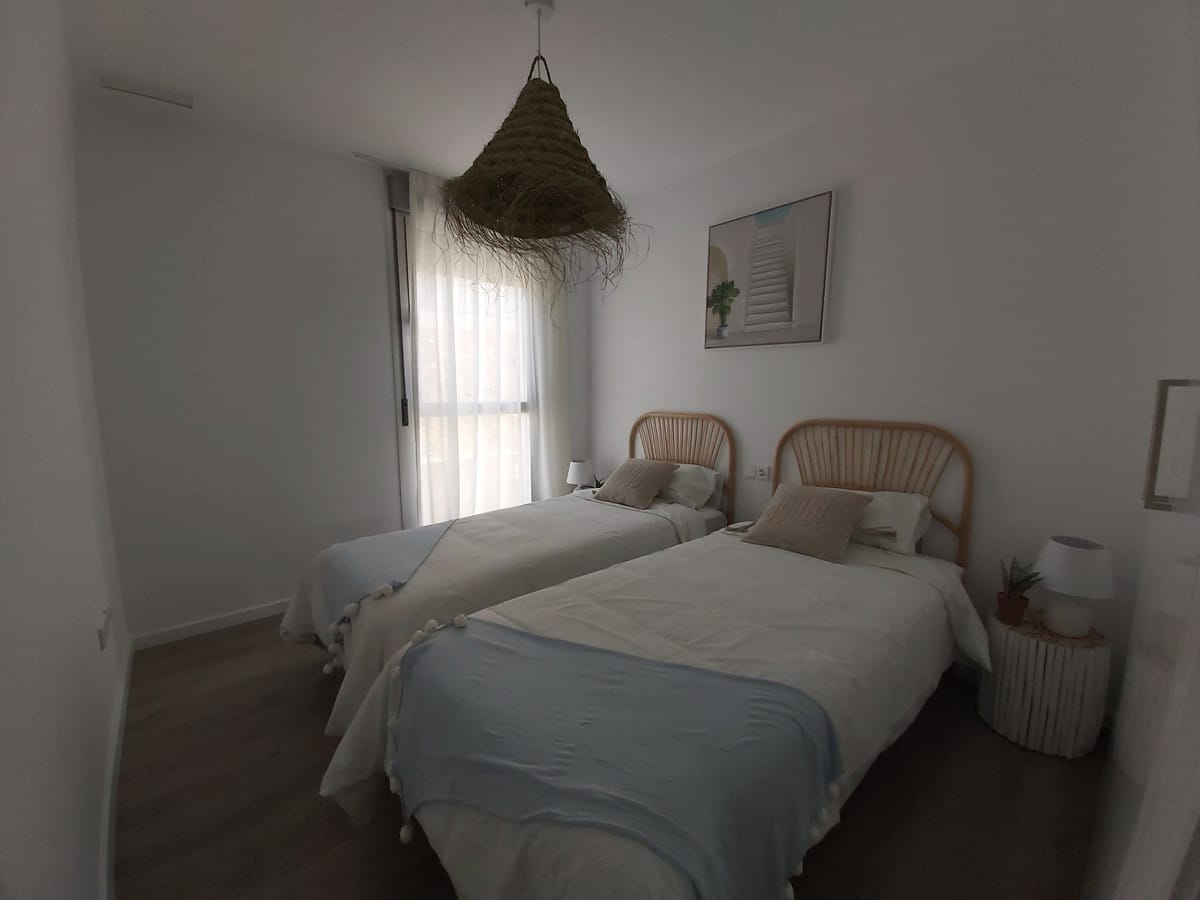 Hiszpania: Sprzedam apartament na środkowym piętrze w Estepona D Dc C D Be E Dfe C F D