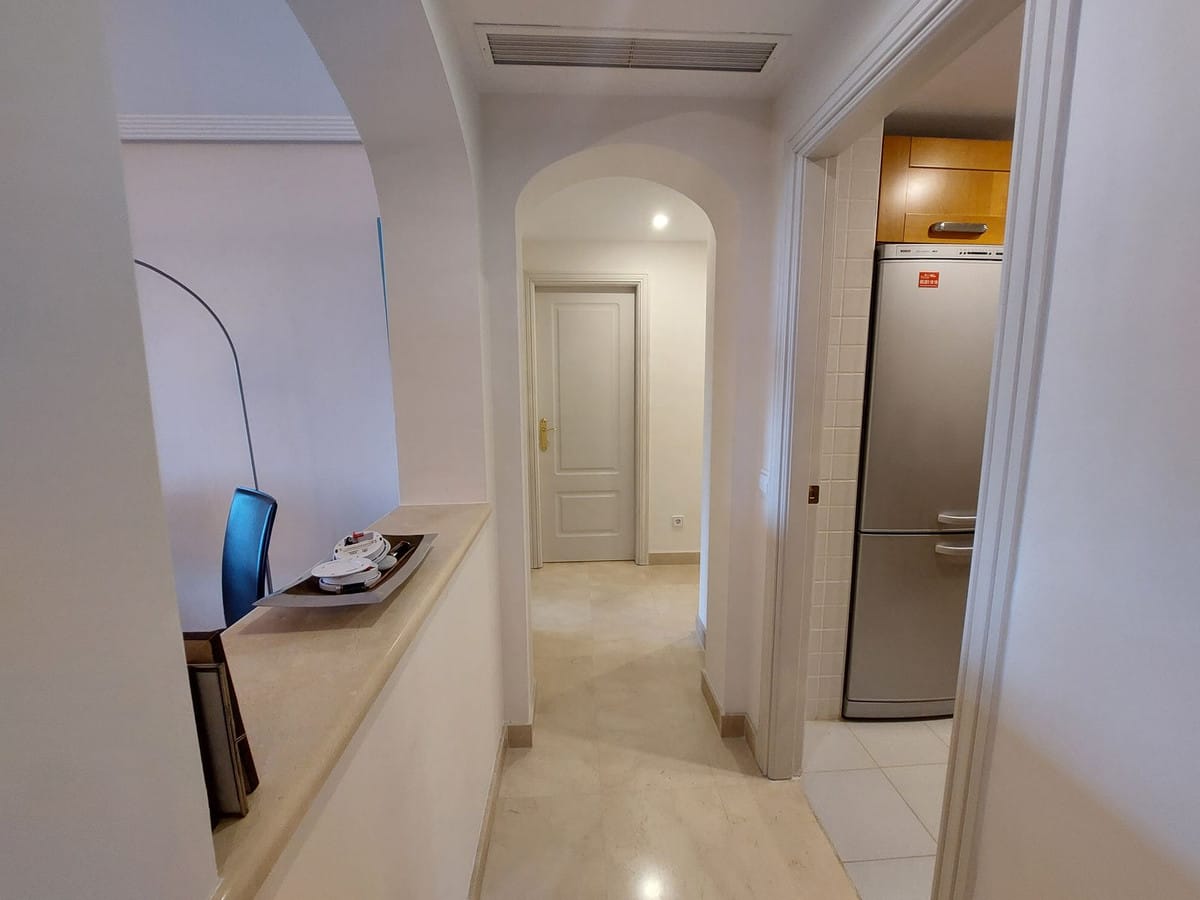 Ekskluzywny apartament parterowy na sprzedaż w Benahavís D Dc C D Be E Dfe C F D