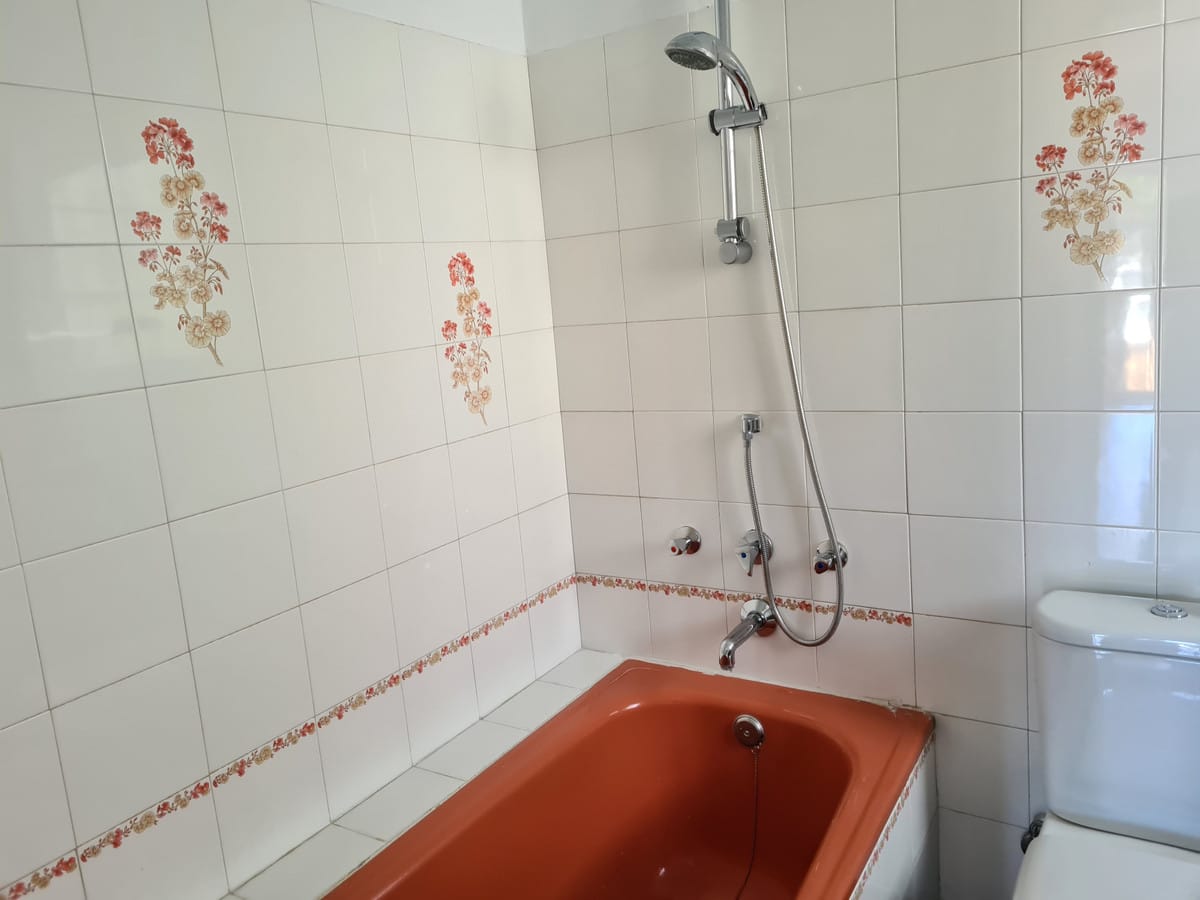 Pół bliźniaka w eleganckim Nagüeles, Hiszpania D Dc C D Be E Dfe C F D