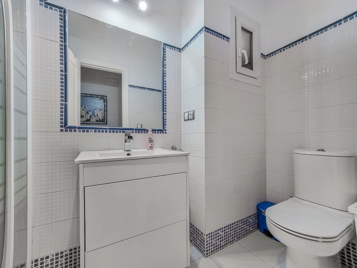 Apartament, Mieszkanie na średnim piętrze w San Luis de Sabinillas Hiszpania D F F F F E B Fdd B D