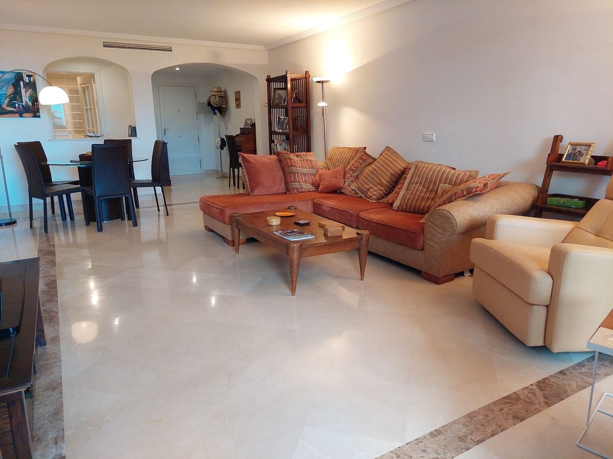 Ekskluzywny apartament parterowy na sprzedaż w Benahavís D F F F F E B Fdd B D