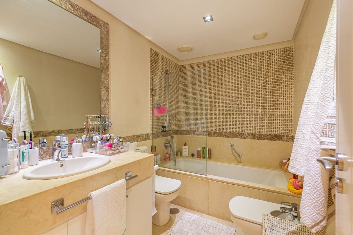 Apartament, penthouse w Guadalmina Baja Hiszpania D F F F F E B Fdd B D
