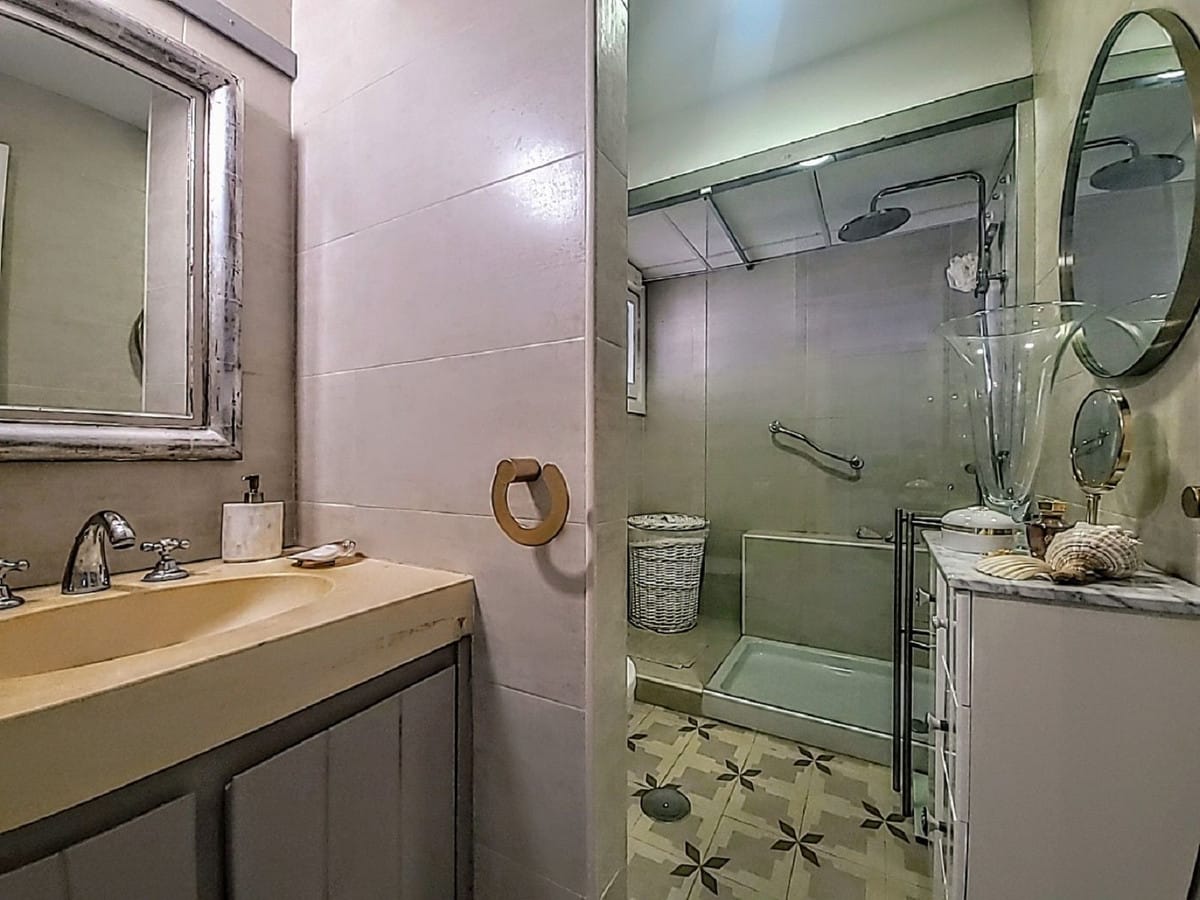 Apartament na środkowym piętrze w Puerto Banús, Hiszpania do sprzedania Ec B Bf B Ce A