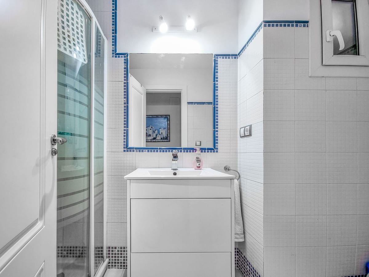 Apartament, Mieszkanie na średnim piętrze w San Luis de Sabinillas Hiszpania Ec B Bf B Ce A